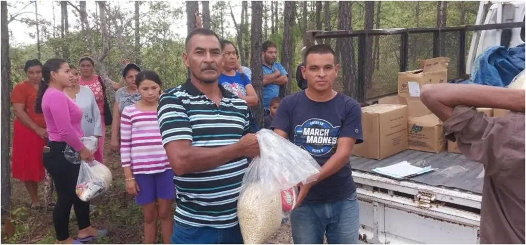 Distribution solidaire menée avec un partenaire local